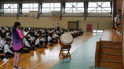 生徒会長あいさつの様子